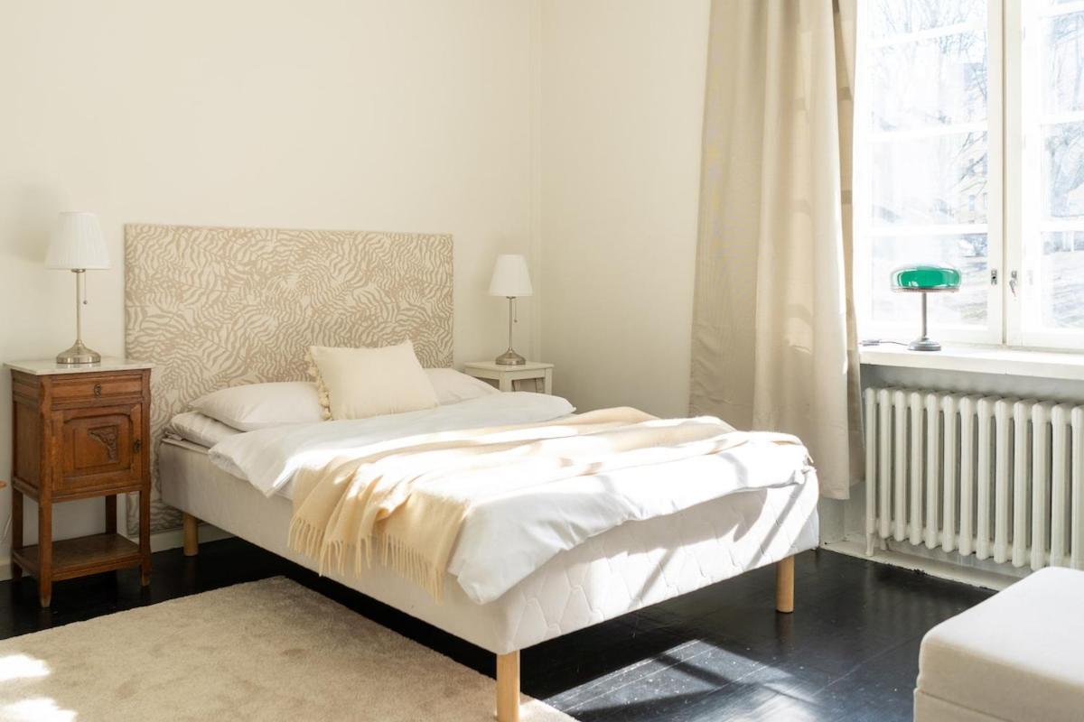 Spacious In Vibrant Kallio Huoneisto
